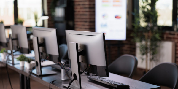 Proyectos de ICT Oficinas / Locales Comerciales en Madrid · Diseño e implementación de redes cableadas e inalámbricas